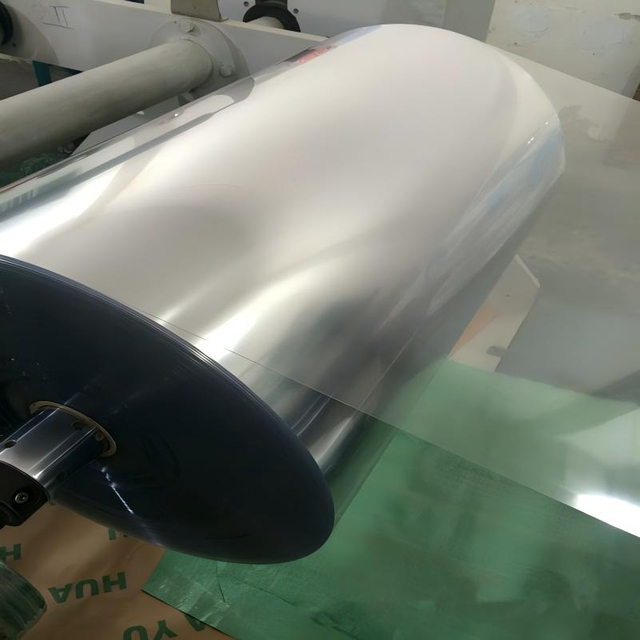 Lembar plastik yang membentuk ruang hampa